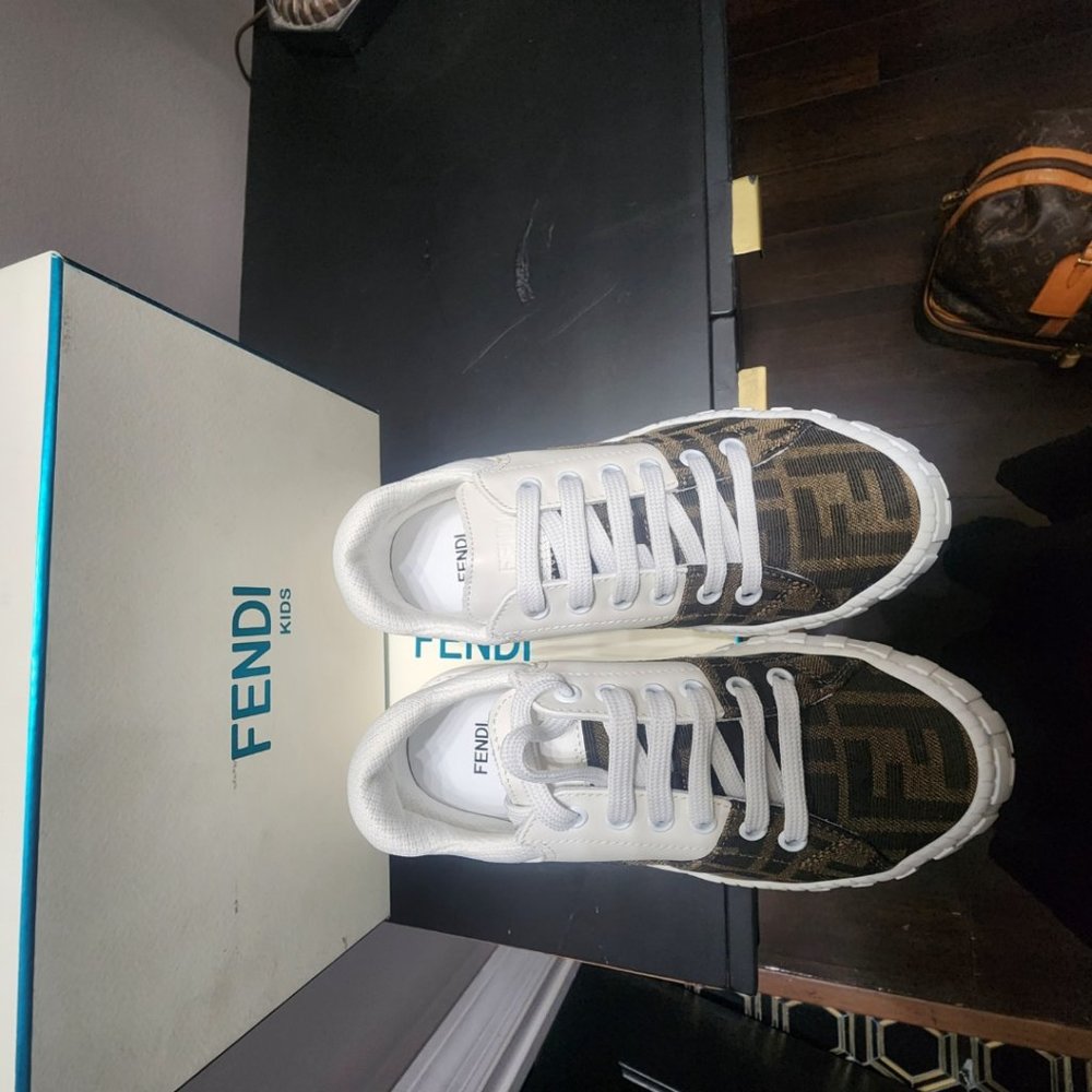 NIB Authentic Kid Fendi Low Top Sneakers - Picture 8 of 9